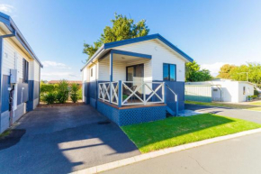Отель Riverside Cabin Park  Итон